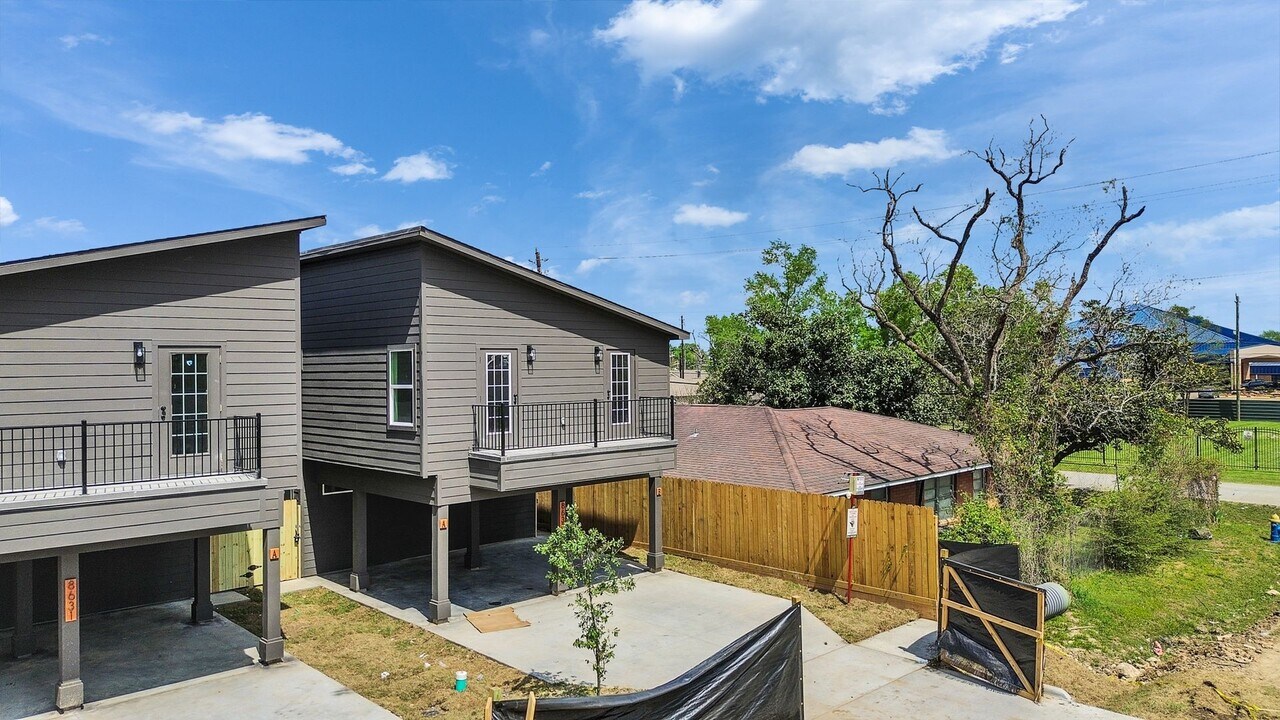 8625 Homewood Ln in Houston, TX - Building Photo