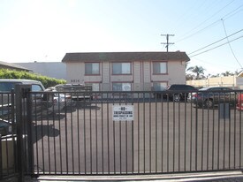 9816 Park St in Bellflower, CA - Building Photo