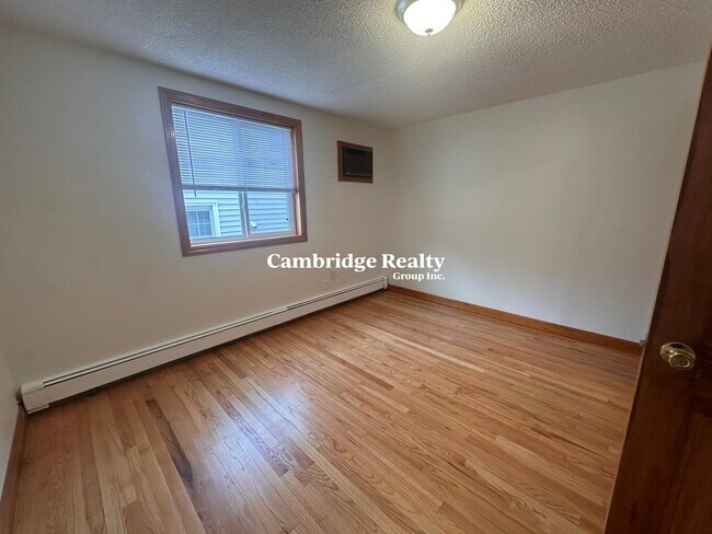 253 Elm St, Unit 3 in Cambridge, MA - Building Photo - Building Photo