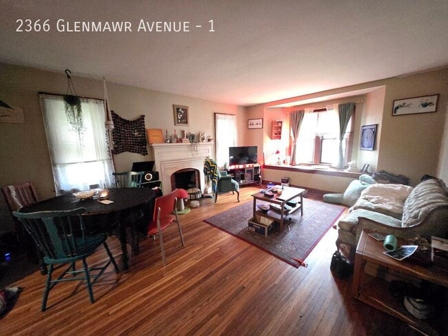 2366 Glenmawr Ave in Columbus, OH - Foto de edificio - Building Photo