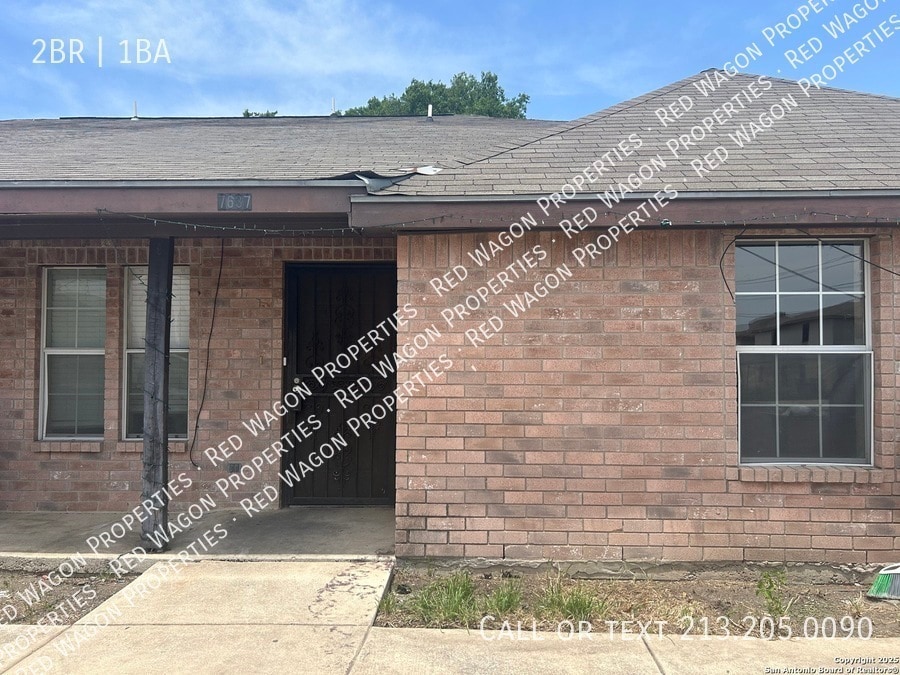 7637 Windsor Oaks in San Antonio, TX - Building Photo