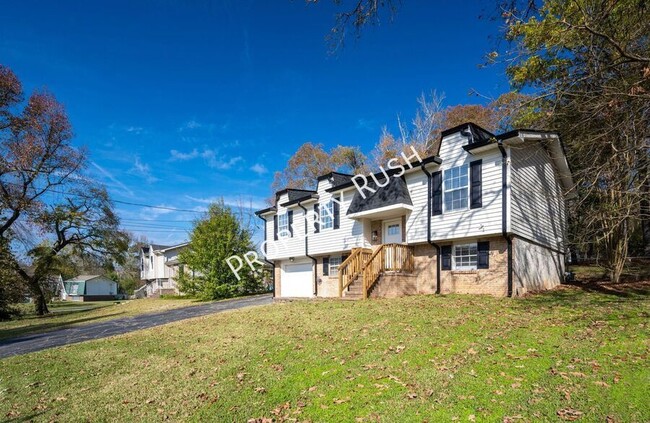 1075 Carol Jean Trail in Hixson, TN - Foto de edificio - Building Photo