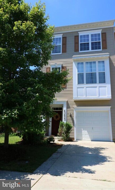 43625 Marguerite Street in California, MD - Building Photo
