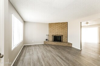 6413 W Mission Ln in Glendale, AZ - Building Photo - Building Photo