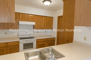 2285 S Thompson Dr in Madison, WI - Building Photo