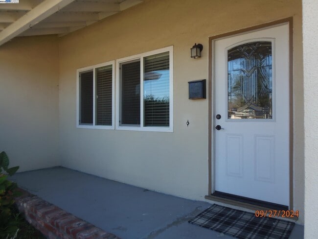 8320 Davona Dr in Dublin, CA - Building Photo - Building Photo