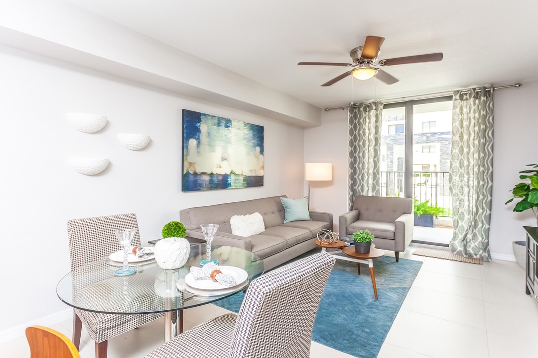District West Gables in West Miami, FL - Foto de edificio