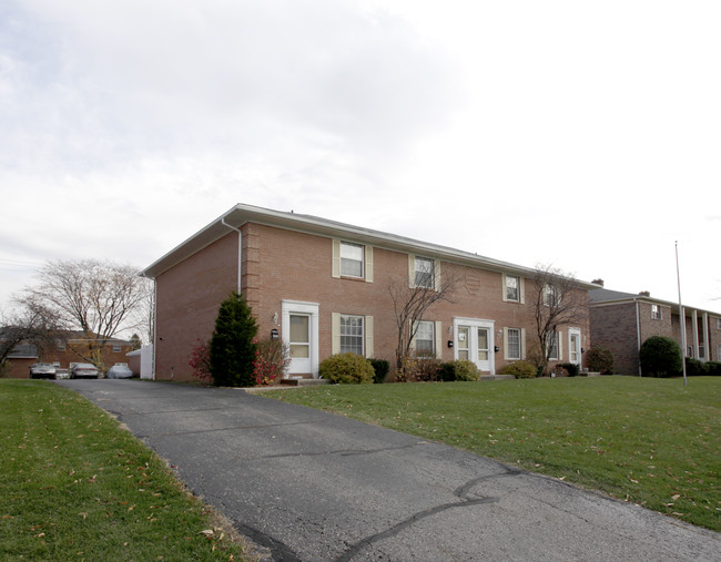 4846-4852 Dierker Rd in Columbus, OH - Foto de edificio - Building Photo