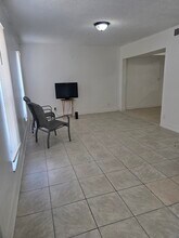 1206 Seaview in North Lauderdale, FL - Foto de edificio - Building Photo