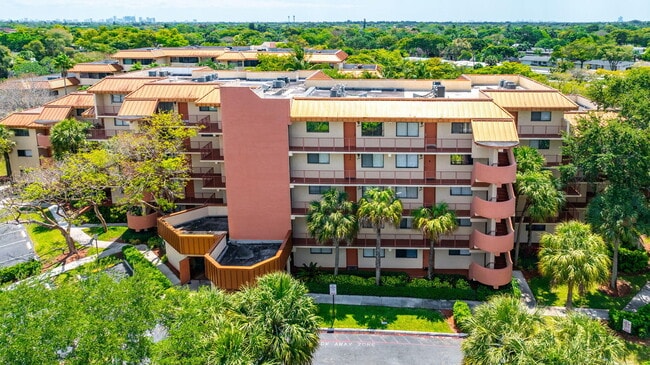 7451 NW 16th St in Plantation, FL - Building Photo - Building Photo