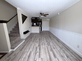 2110 Wilcrest Dr in Houston, TX - Building Photo