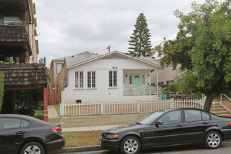 823 10th St in Santa Monica, CA - Building Photo - Building Photo