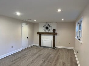 8104 Broadview Dr in Frederick, MD - Building Photo - Building Photo