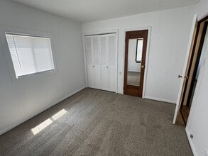 2208 Walnut St in Cedar Falls, IA - Building Photo - Building Photo