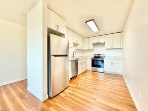 670 Hillside Blvd in Daly City, CA - Foto de edificio - Building Photo