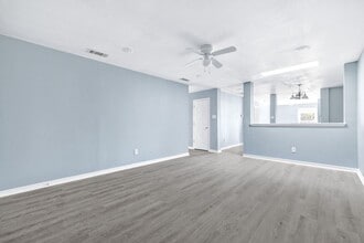 805 N Main St in Salado, TX - Building Photo - Building Photo