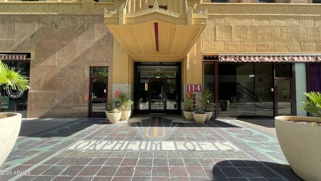 property at 114 W Adams St