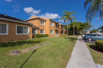 Winchester Gardens in Homestead, FL - Building Photo - Building Photo