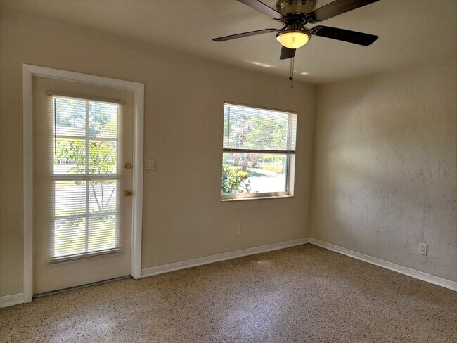 2401 49th St S in Gulfport, FL - Building Photo - Building Photo