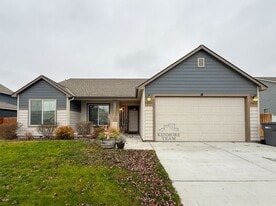 6579 W 33rd Pl in Kennewick, WA - Building Photo