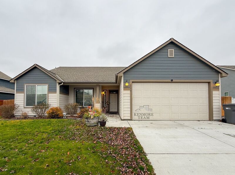 6579 W 33rd Pl in Kennewick, WA - Building Photo