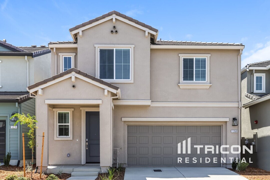 1268 Victorian St in Lincoln, CA - Building Photo