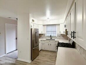 41 Weller Pl in Holmdel, NJ - Building Photo - Building Photo