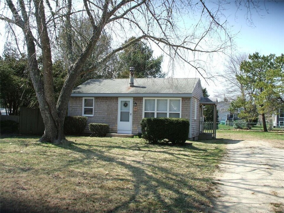73 Aspen Rd in South Kingstown, RI - Building Photo