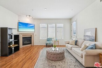 4050 Glencoe Ave in Marina Del Rey, CA - Building Photo - Building Photo