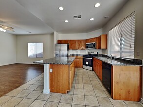 6125 Sapphire Gold St in North Las Vegas, NV - Building Photo - Building Photo