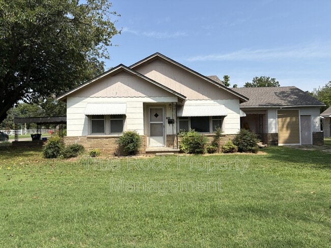property at 730 W 4th St