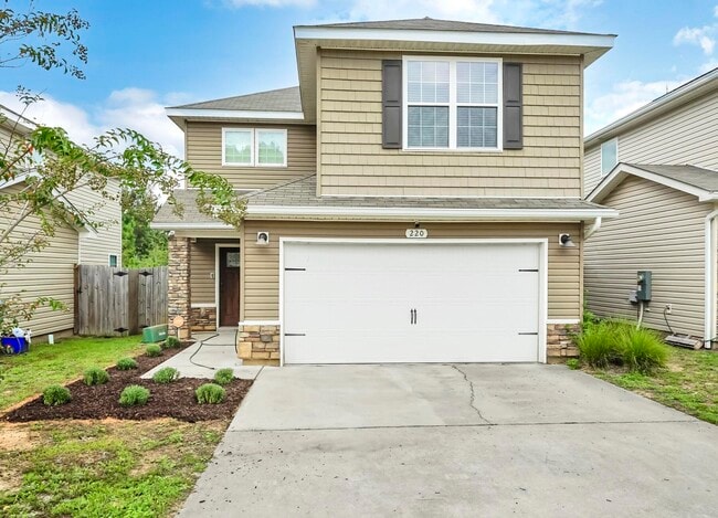 220 Wainwright Dr in Crestview, FL - Building Photo - Building Photo