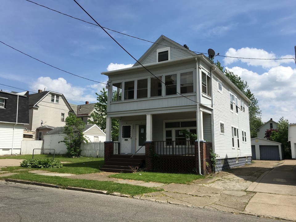 153 E 30th St in Erie, PA - Building Photo