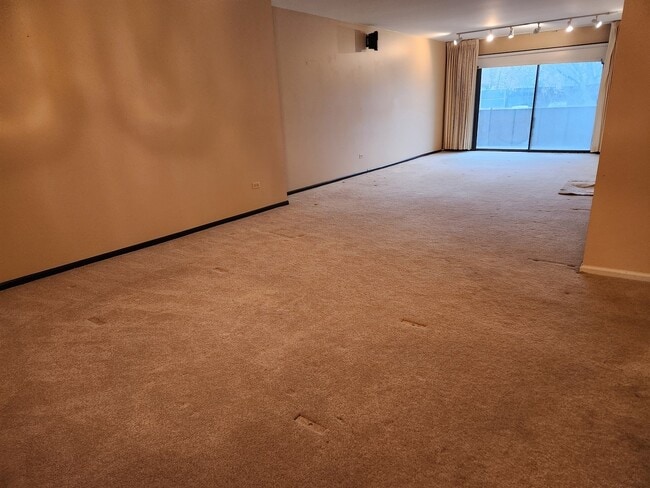 9242 Gross Point Rd in Skokie, IL - Building Photo - Building Photo