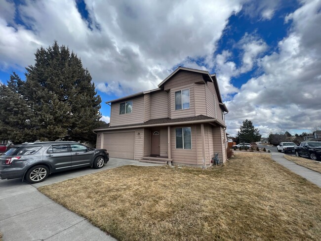 1302 NE Tucson Way