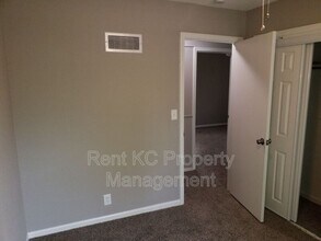 13205 Craig Ave in Grandview, MO - Building Photo - Building Photo