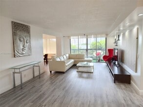 3500 Mystic Pointe Dr in Aventura, FL - Building Photo - Building Photo
