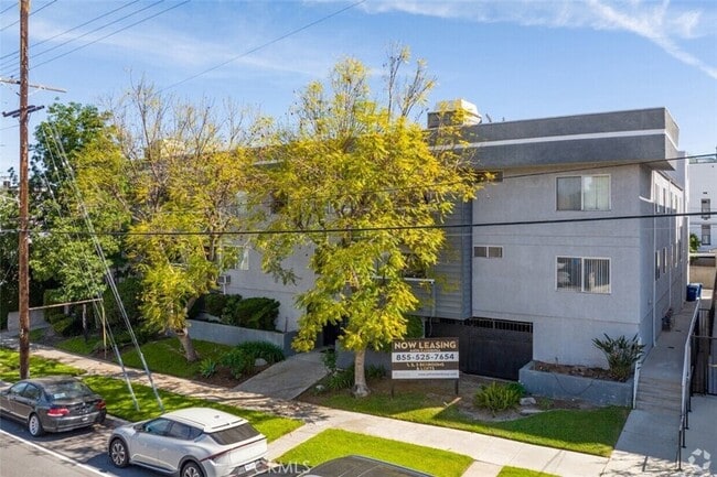 property at 4406 Cahuenga Blvd