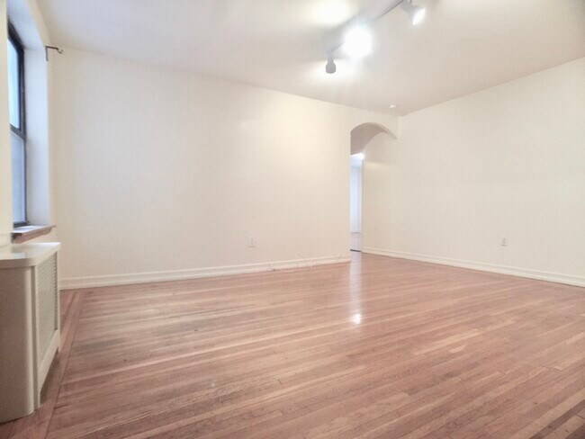183 Pinehurst Ave in New York, NY - Building Photo - Building Photo