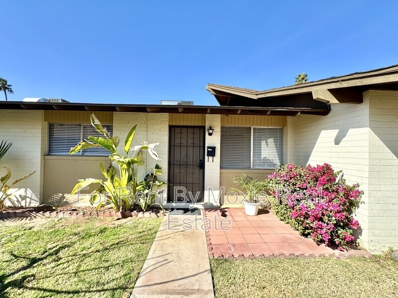 6721 E McDowell Rd in Scottsdale, AZ - Building Photo