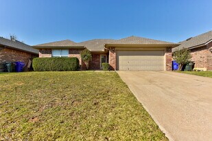 1904 Pendleton Dr in Norman, OK - Building Photo