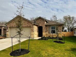 204 Addison Pl in Lockhart, TX - Building Photo - Building Photo