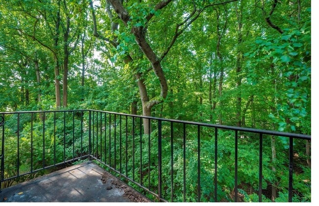 10619 Montrose Ave, Unit 202 in Bethesda, MD - Foto de edificio - Building Photo