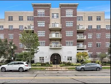 965 Rogers St, Unit 407 in Downers Grove, IL - Foto de edificio