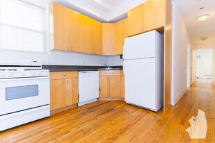 2112 N Campbell Ave in Chicago, IL - Building Photo