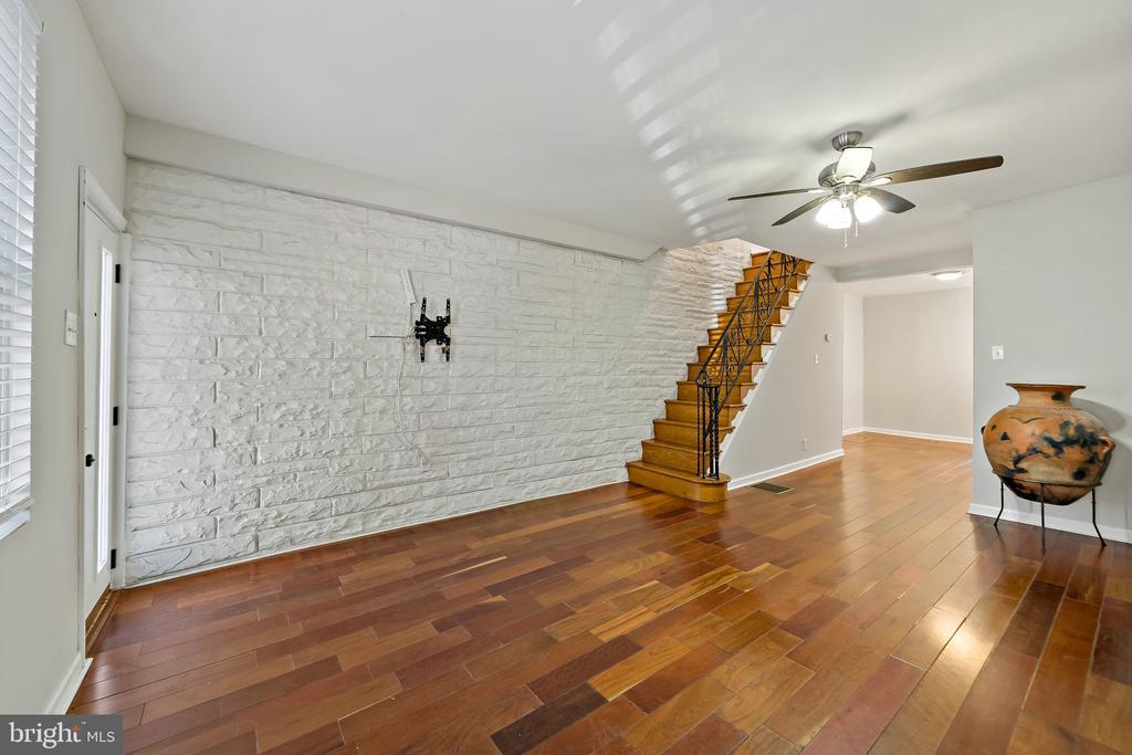 2326 E Hazzard St in Philadelphia, PA - Building Photo