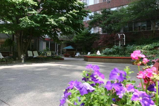 The Westerly Apartments in Lakewood, OH - Building Photo - Building Photo