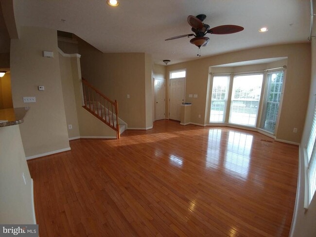 property at 912 Glaze Ct