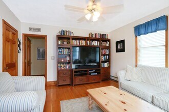 49 Prince St, Unit 3 in Brookline, MA - Building Photo - Building Photo
