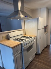 52-52 Myrtle St, Unit 50-2 in Westbrook, ME - Foto de edificio - Building Photo